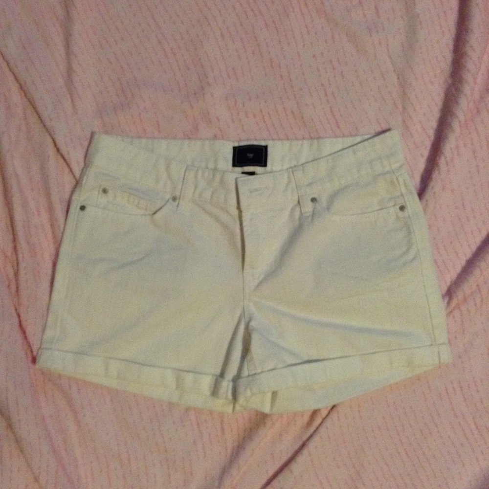 MUST GO PRICING Gap White Shorts Size 8 cuffed legs - Picture 2 of 4
